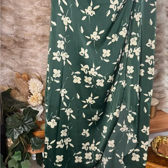 Urban Outfitters Green Floral Skirt - Picture 3 of 5